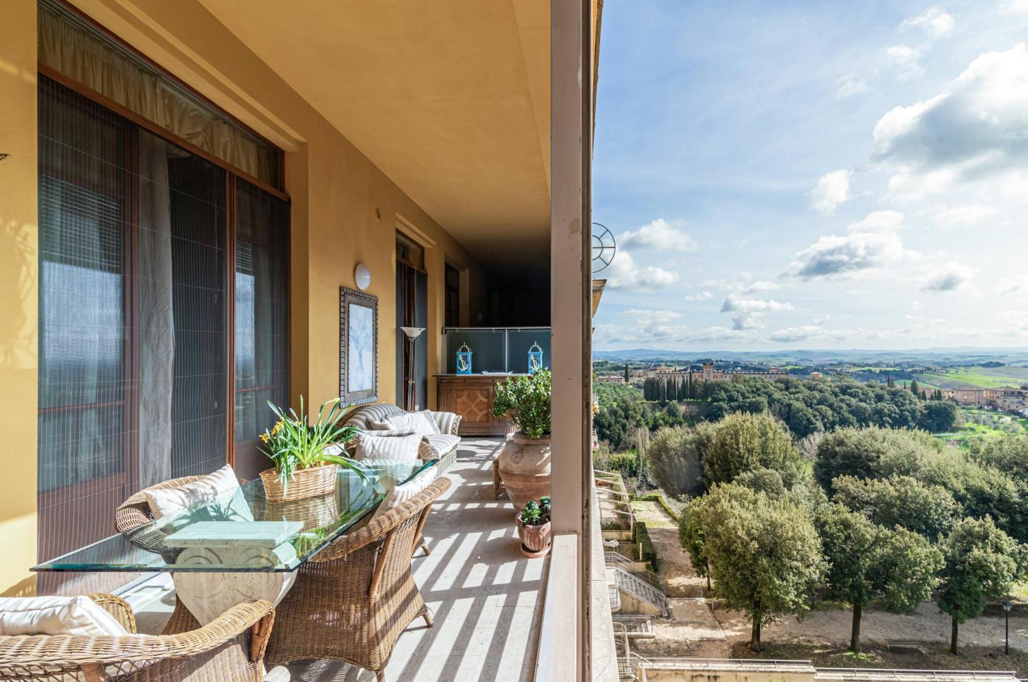 Porta Tufi Luxury Apartment With Private Parking! Siena Esterno foto