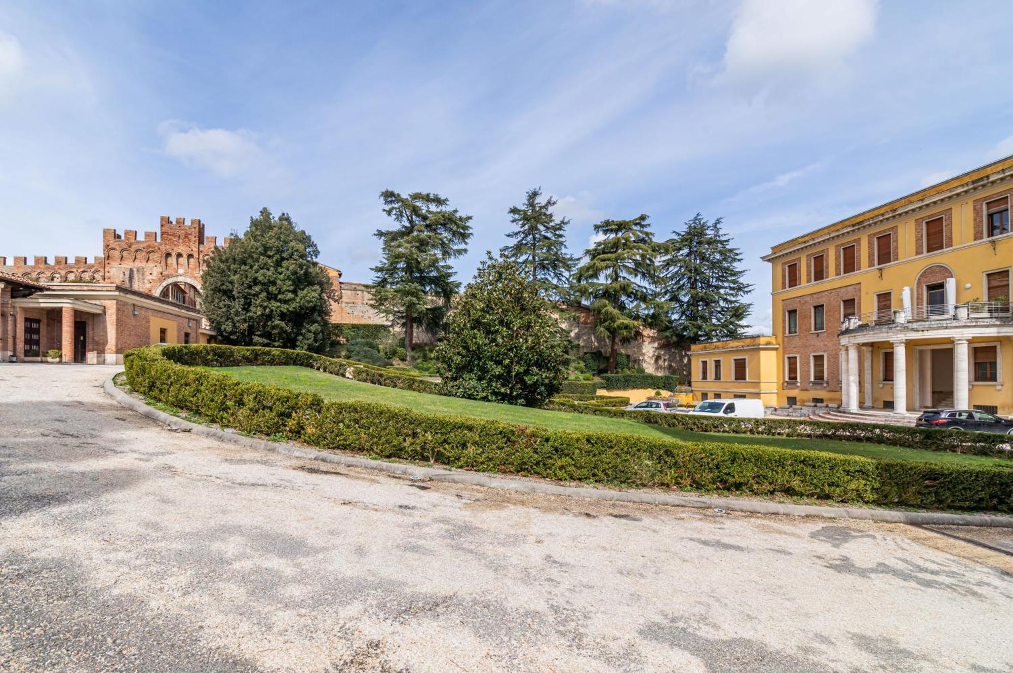 Porta Tufi Luxury Apartment With Private Parking! Siena Esterno foto