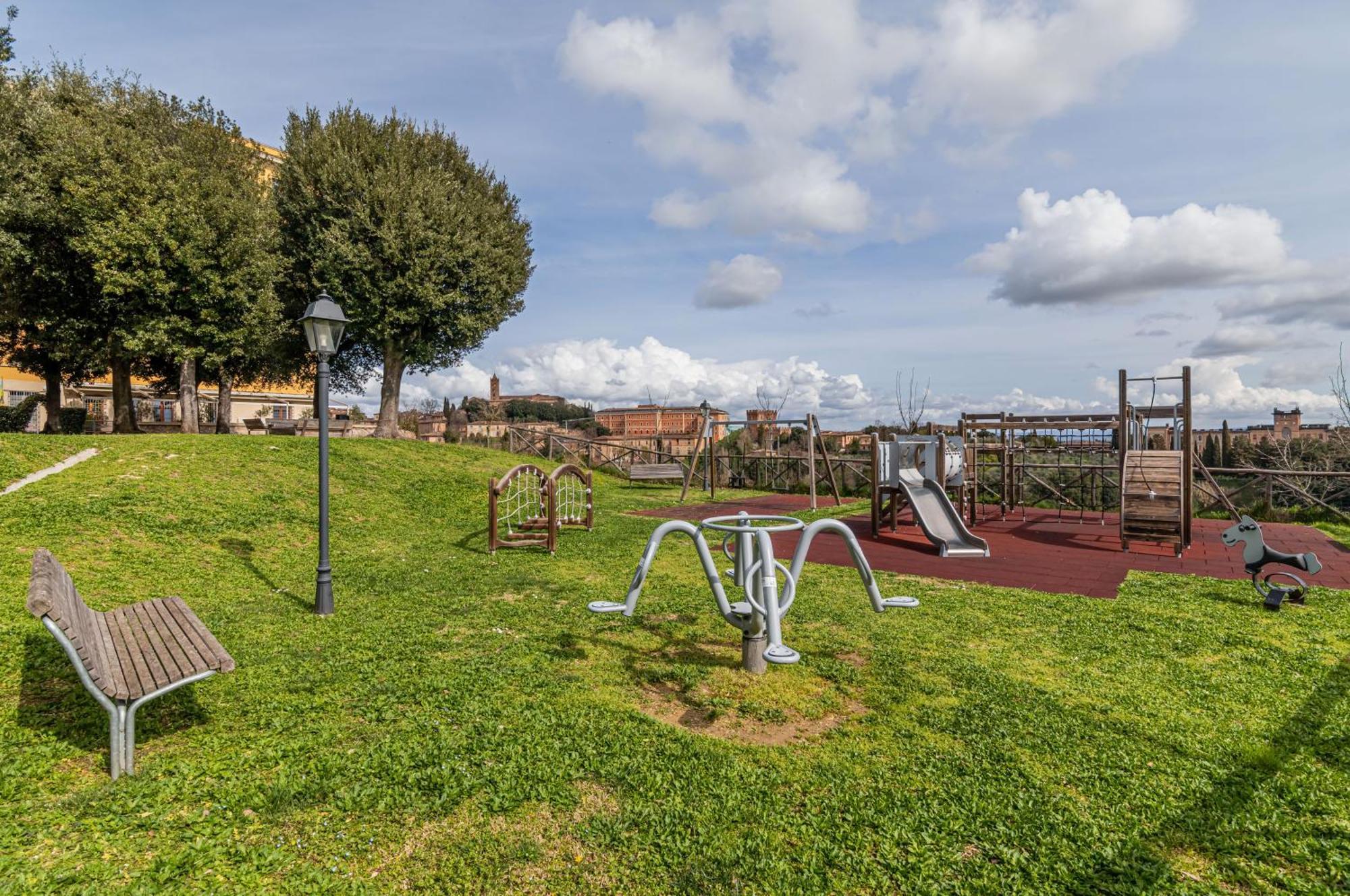 Porta Tufi Luxury Apartment With Private Parking! Siena Esterno foto